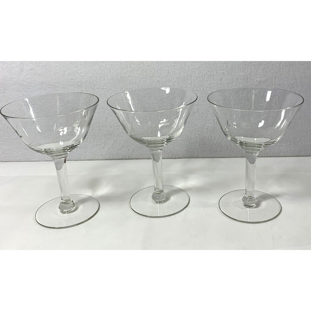 Vintage Glassware 3 Vine Leaf Design Champagne Pedestal Glasses Wedding‎ Party